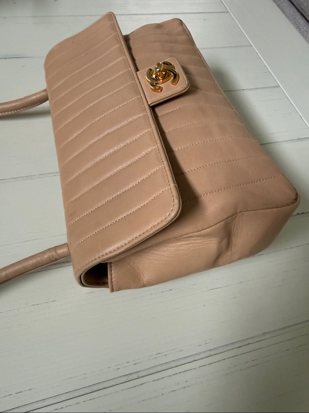 Chanel Beige Leather Quilted Bag - Picture 4 of 12